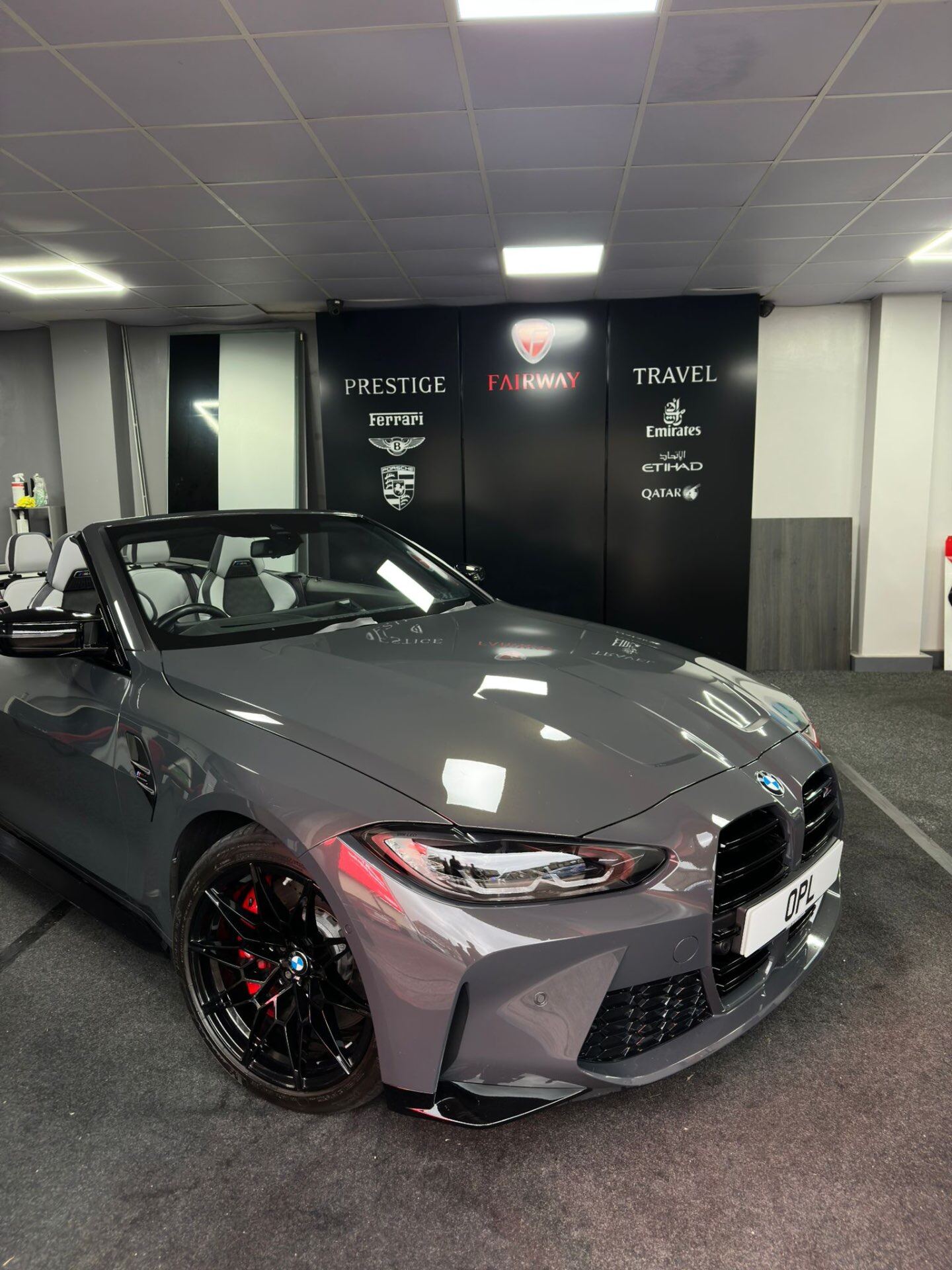 BMW M4 Competition — view 2