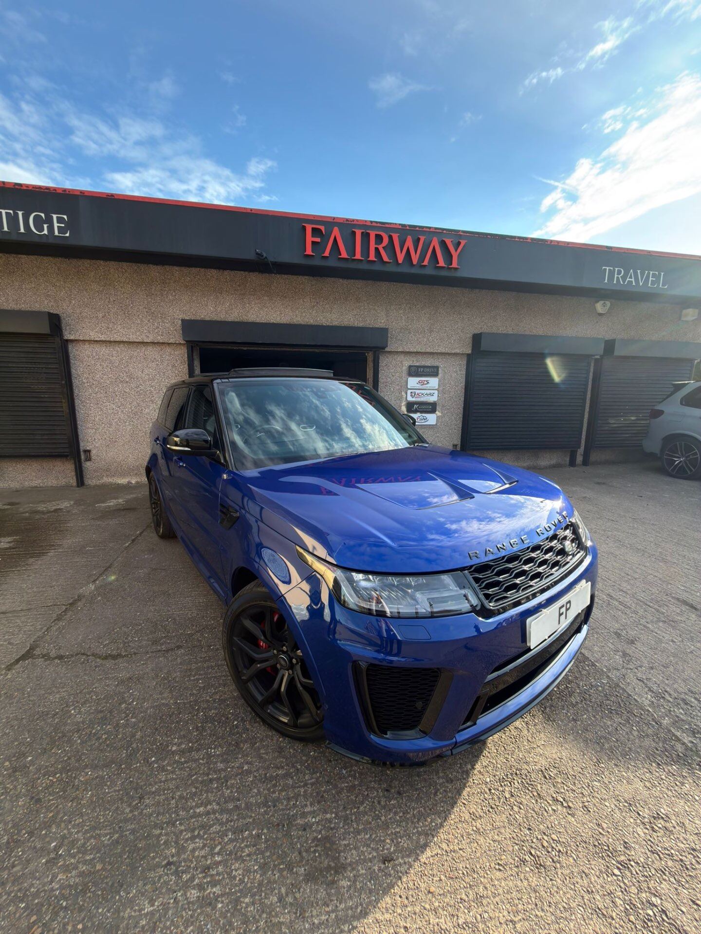 Range Rover SVR — view 3