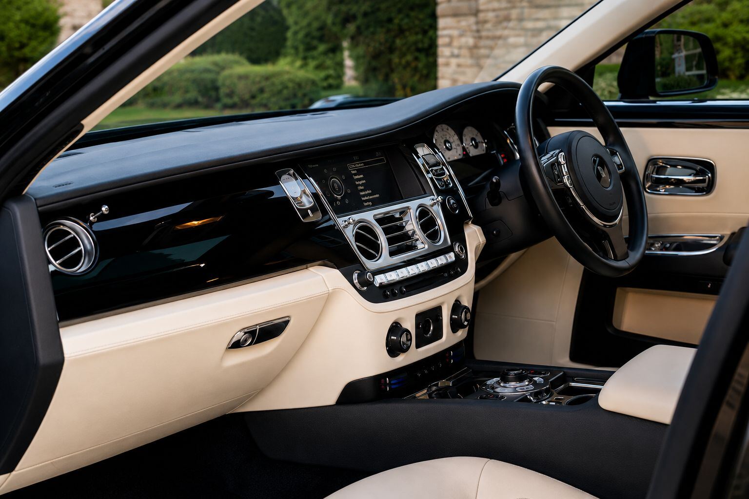 Rolls-Royce Ghost — view 4