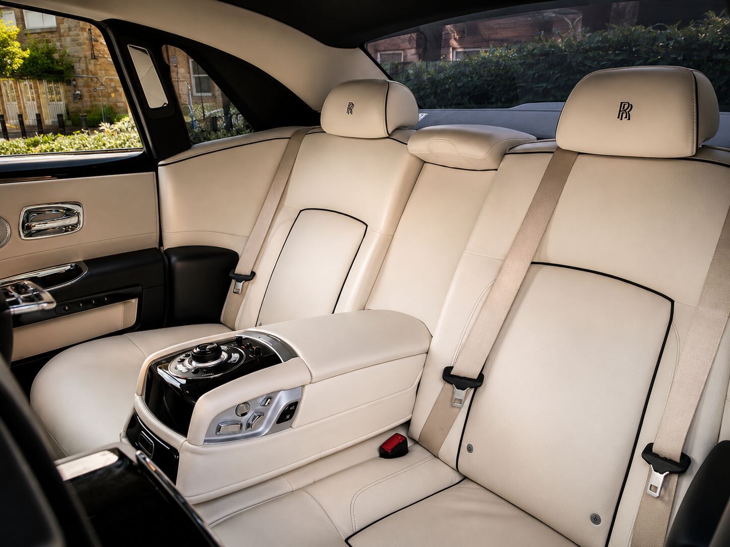Rolls-Royce Ghost — view 5