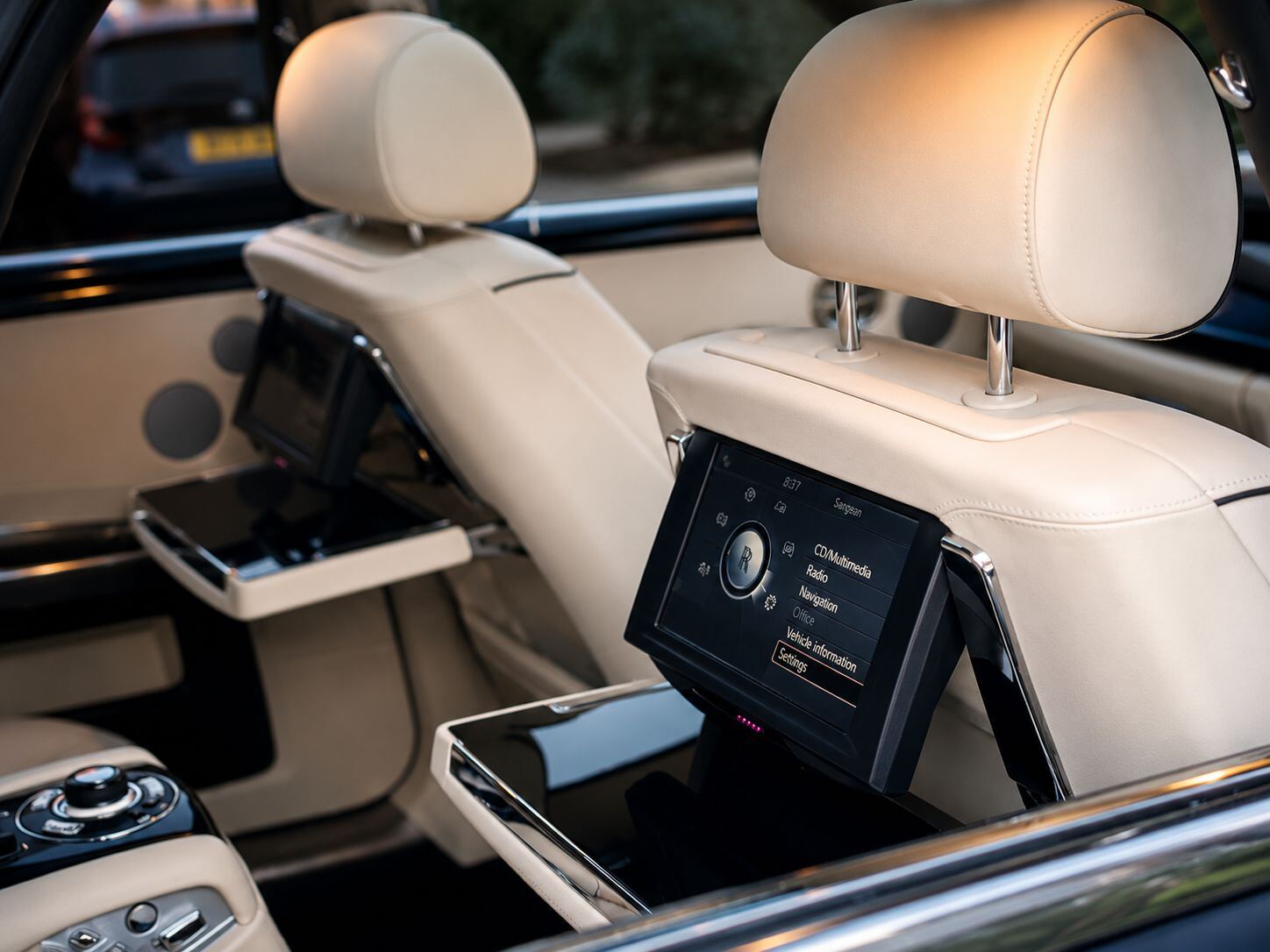Rolls-Royce Ghost — view 6
