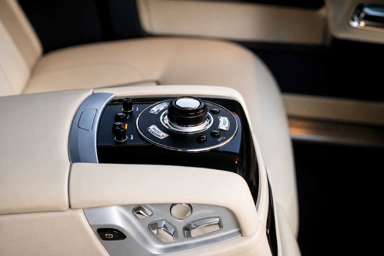 Rolls-Royce Ghost — view 7