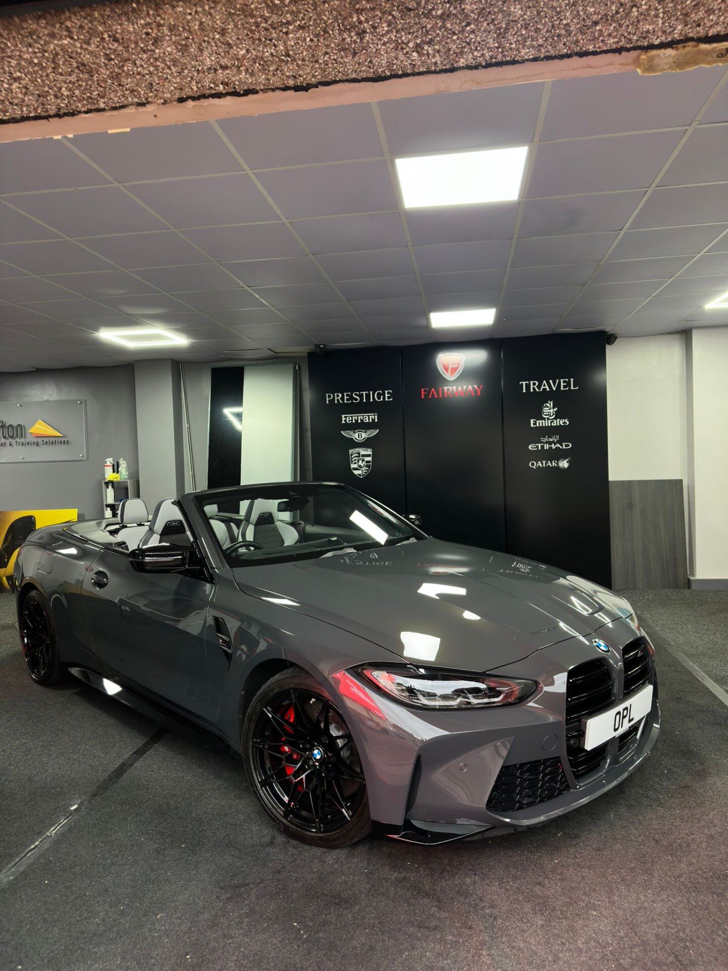 BMW M4 Competition — view 3